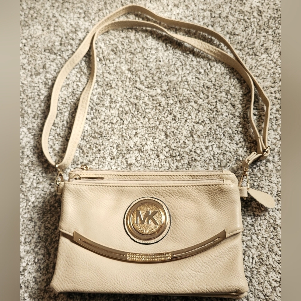 NWOT Replica Michael Kors Crossbody/Handbag Purse. Tan With Gold Hardware.